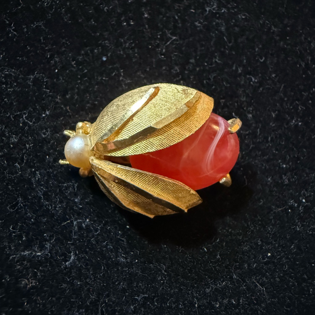Vintage Bsk Goldtone Faux Coral Pearl Jelly Belly Bee Brooch - Marked 25$